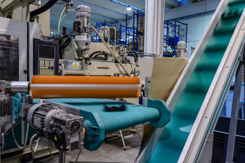 Pressa a iniezione per materie plastiche